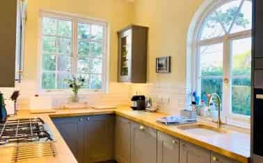 Grade II Listed Building High-End Holiday Let 3 Apartments Cottage