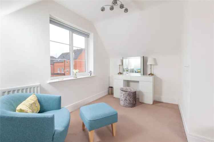 House For Sale in Leeds, England