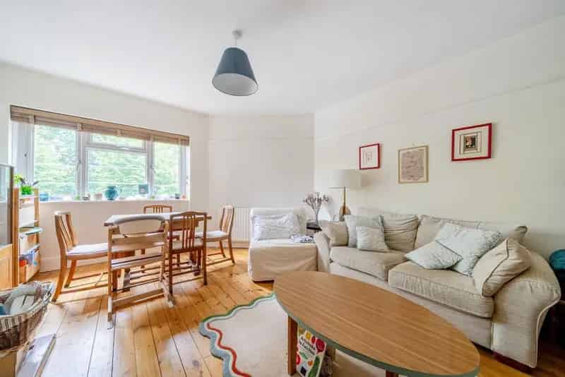 2-Bed Art Deco Apartment Peckham Rye Park Residents Parking