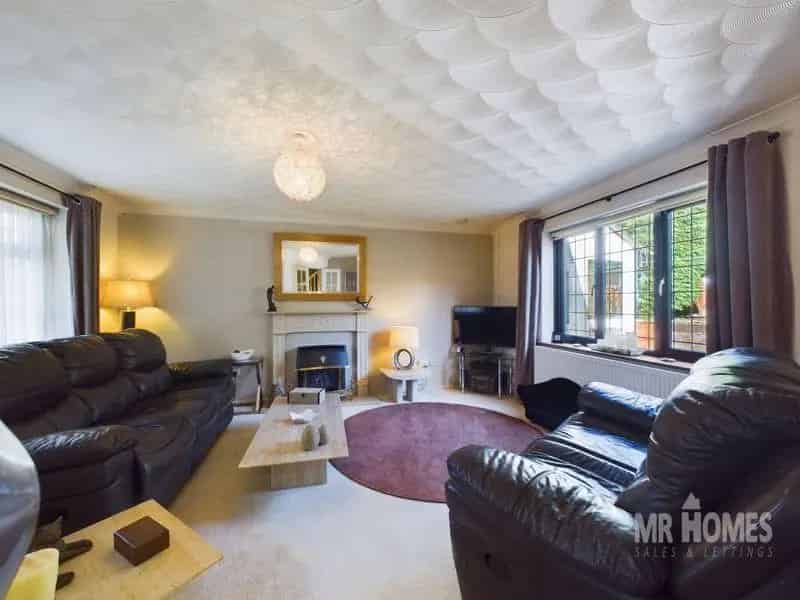 4 Bedroom Detached House For Sale in Cardiff