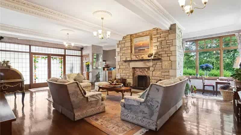 Clyde House and Gate House: Stunning Villa with Pool and Outbuildings