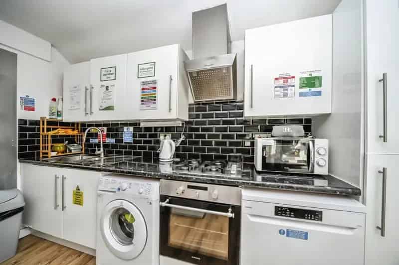 Spacious 1-Bed Flat Near Bedford Train Station Chain Free