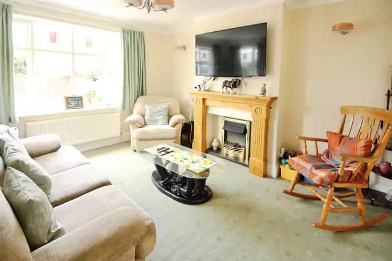3 Bedroom Semi-Detached House for Rent