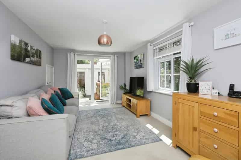 Three Bedroom Family Home with Garden Room and Parking