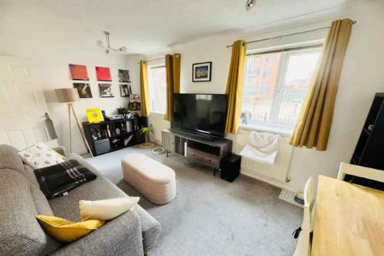 Ground Floor Flat Dickens Heath Two Double Bedrooms Parking