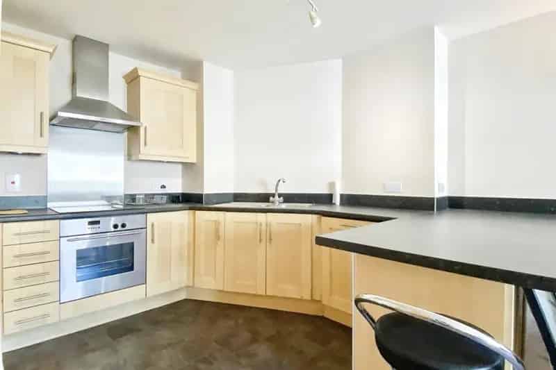 City Centre Apartment - 1 Bedroom - Available June