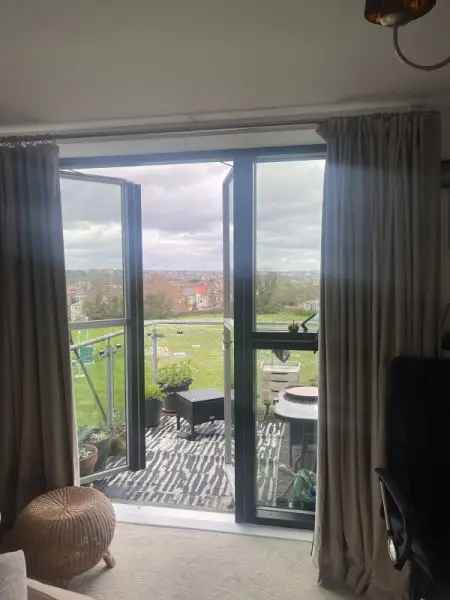 Flat For Rent in Reading, England