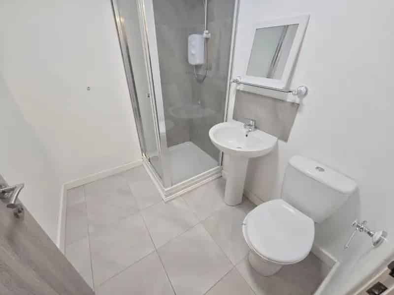 1 Bed Flat for Sale Town Centre Modern Auction