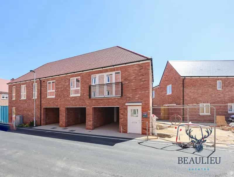 2 Bedroom Coach House To Rent