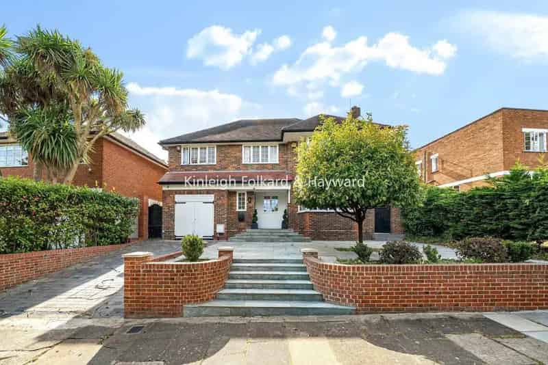 Five Bedroom Detached Family Home Haymills Estate