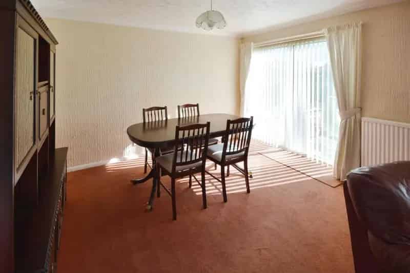 3 Bedroom House For Sale Garage Drive Family Home