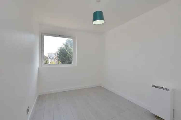 2 Bedroom Flat for Sale - First Floor - Modern Auction