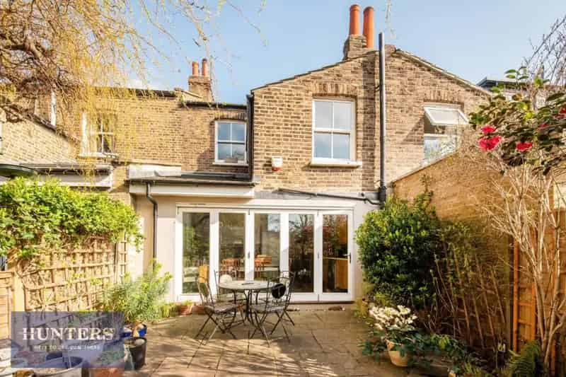 2 Bed Period House for Sale in Brentford