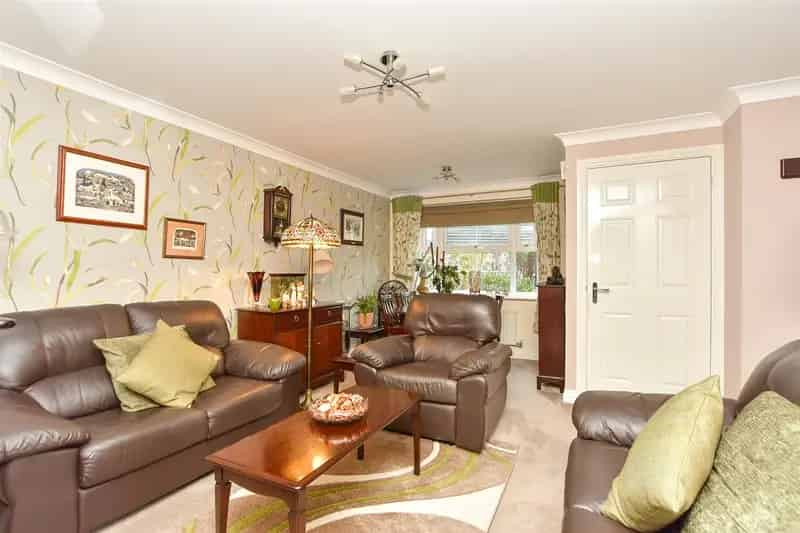 3 Bedroom Terraced House for Sale Near Schools and Shops