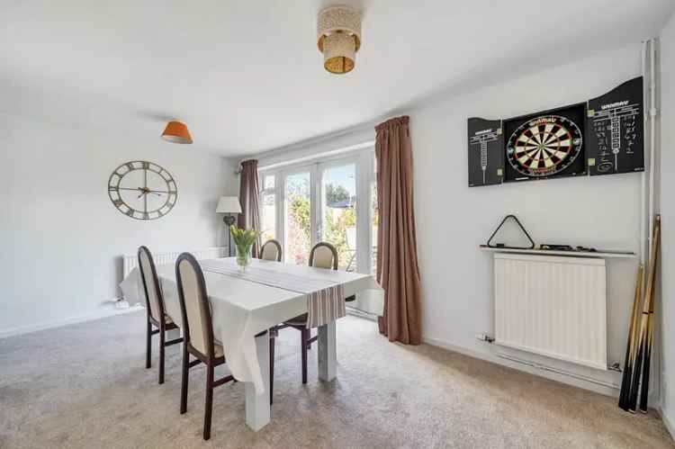 4 Bedroom Detached House for Sale in Badshot Park