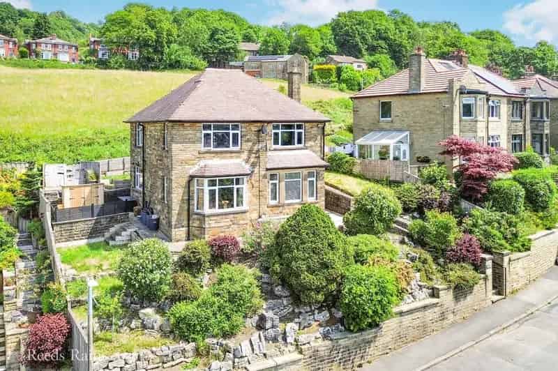 3 Bedroom Detached House for Sale Todmorden OL14