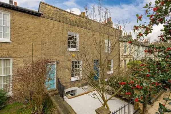 Grade II Listed Cambridge Property For Sale - 1110 sq ft