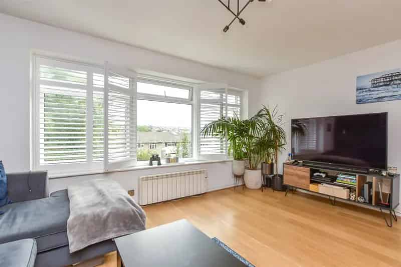 2 Bedroom Flat for Sale near Preston Park Station