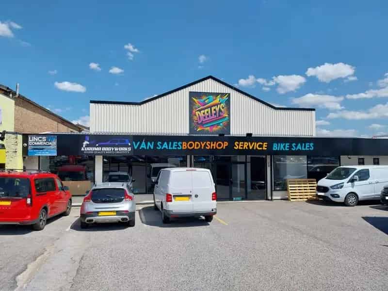 Spacious Showroom with 9 Parking Spaces