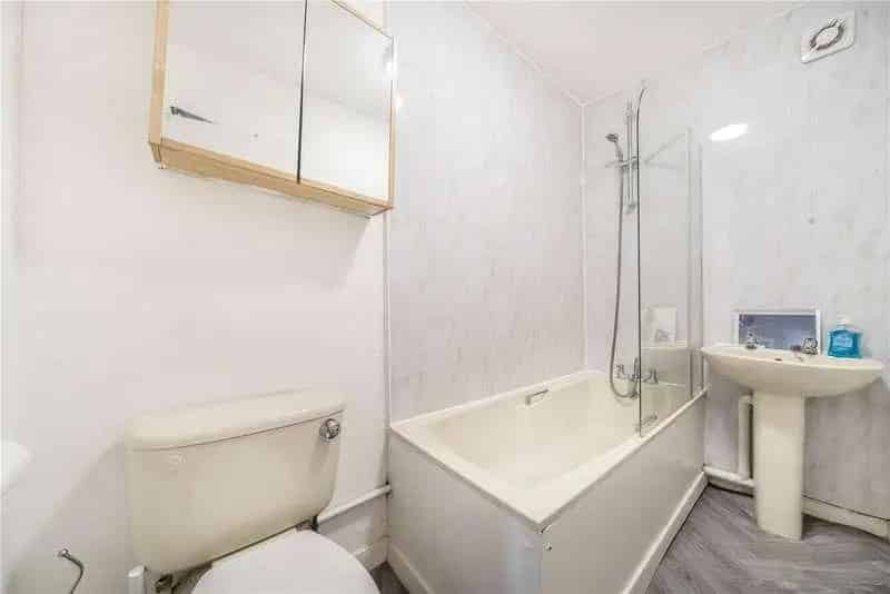 1 Bed Flat for Sale Near New Cross Station