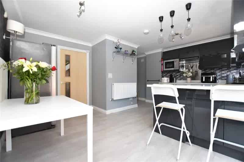 Four Bedroom House in Morley Modern Decor Private Garden
