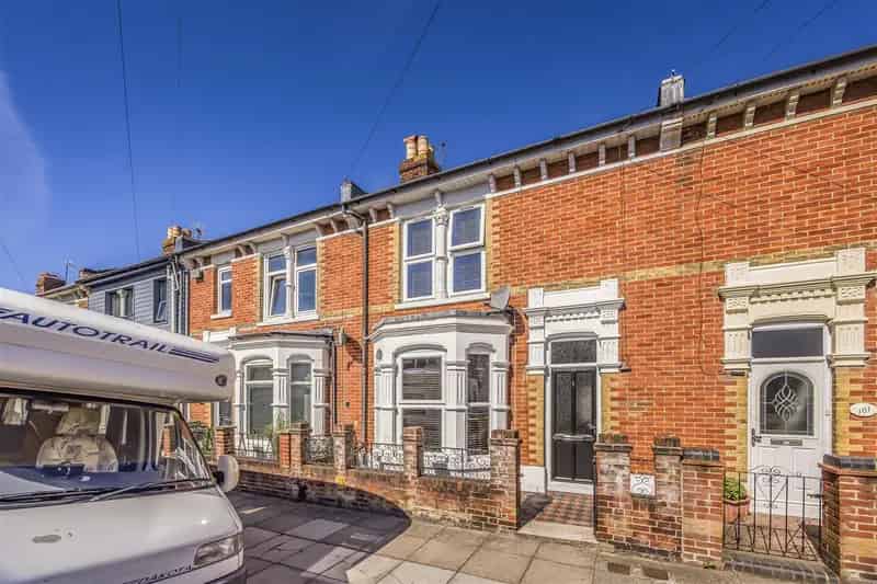 3 Bedroom Terraced House to Rent Baffins