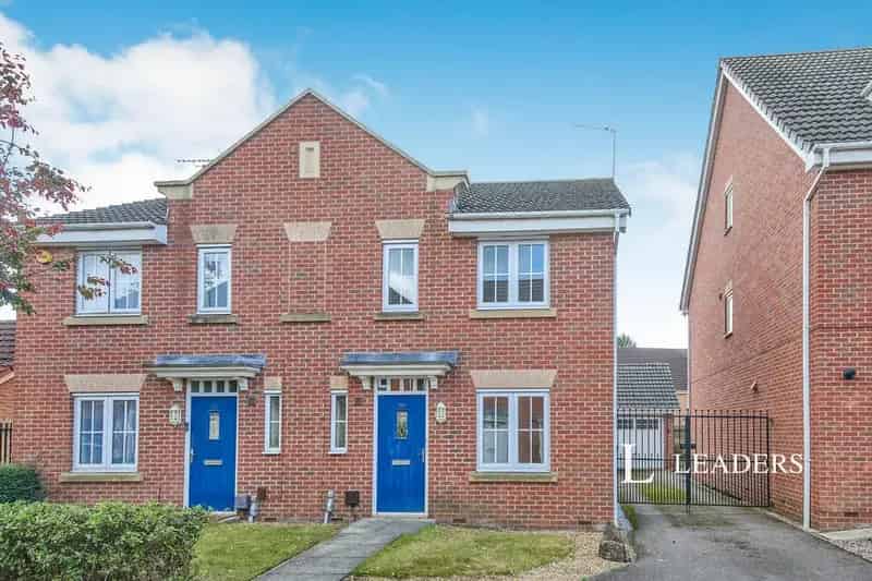 3 Bedroom Semi Detached House To Rent