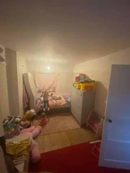 Large 2 Bed House With Potential For 3-4 Bedrooms Near Schools