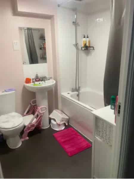 3 Bedroom 3 Story House Near Amenities and Motorways