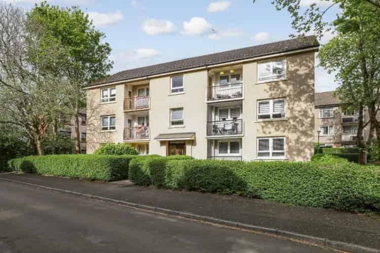 2 Bedroom Flat for Sale in Riddrie Glasgow