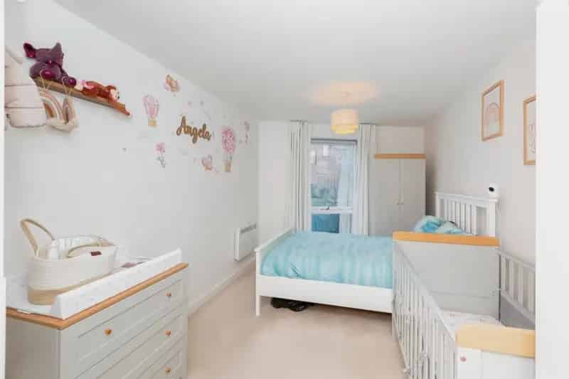 Spacious Two Bedroom Flat Near Barking and Ilford Stations