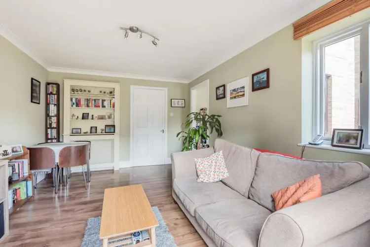 Flat For Sale in London, England