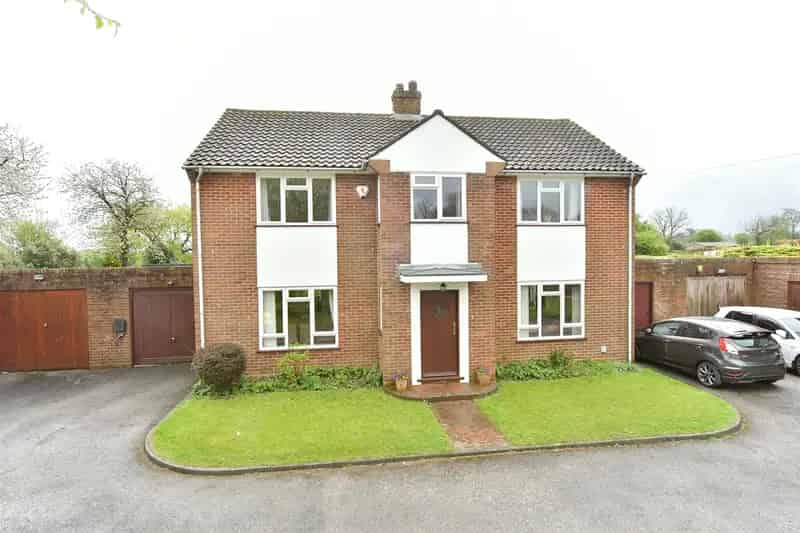 4 Bedroom Detached House for Sale in Wormshill