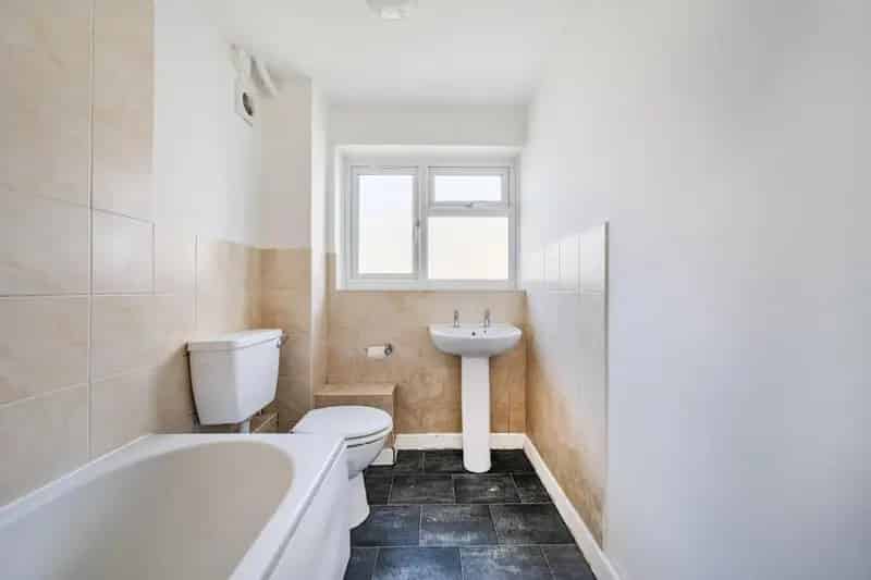 2 Bed Flat for Sale Street Somerset
