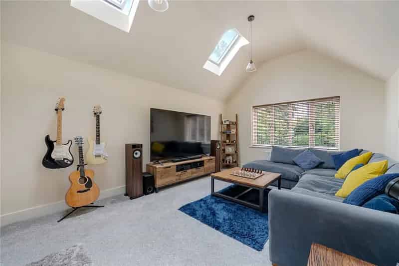 5 Bedroom Detached Family Home with Annex and Garden