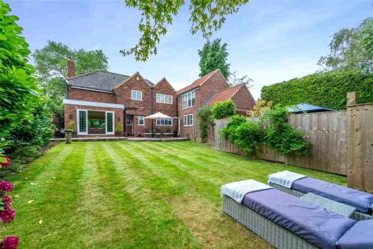 House For Sale in Wakefield, England