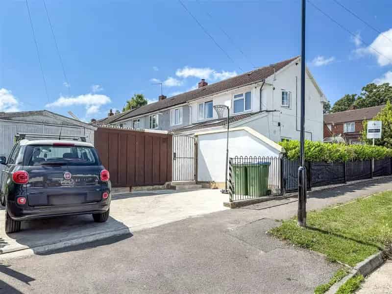 3 Bedroom End of Terrace House to Rent