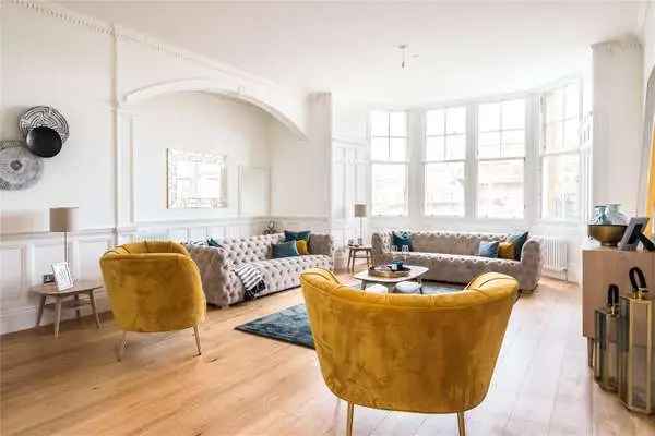 Luxury Apartments in Restored Baronial Building with Parkland Access