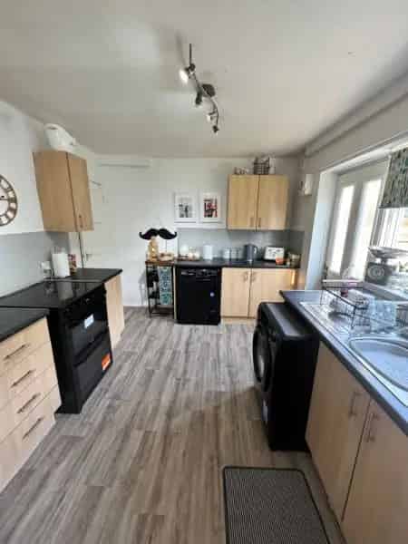 Large 3 Bedroom House with Private Garden