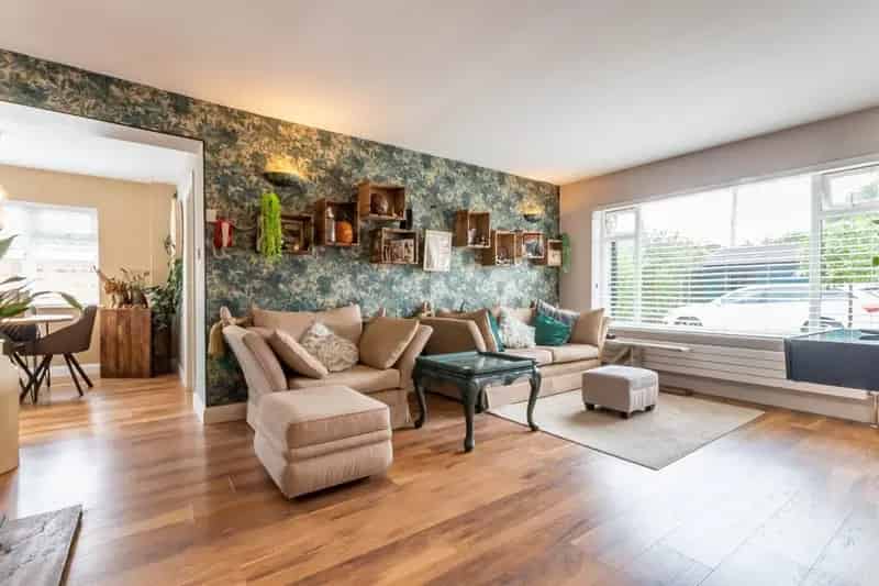 4 Bed 2 Bath Family Home with Workshop and Garden