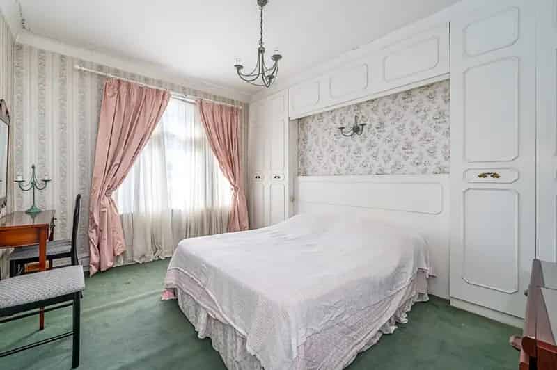 3 Bedroom Flat for Sale near Ealing Broadway
