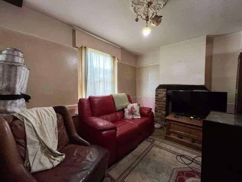 2 Bed End Terrace House for Sale Freehold Garden