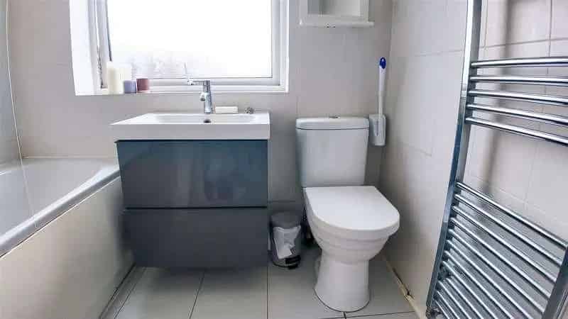 4 Bed Extended House for Sale Open Plan Kitchen Loft Conversion