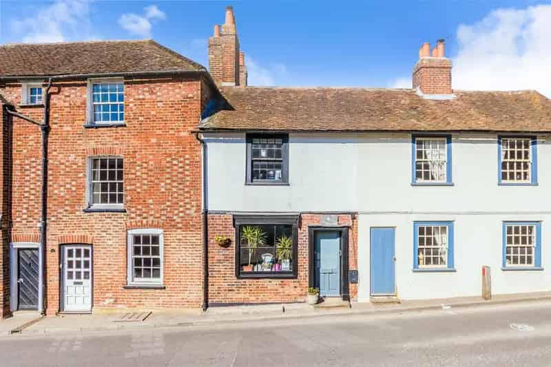 3 Bedroom Terraced House for Sale in Cobham