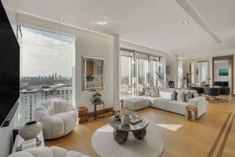 Luxury Three-Bedroom Penthouse in Iconic London Development