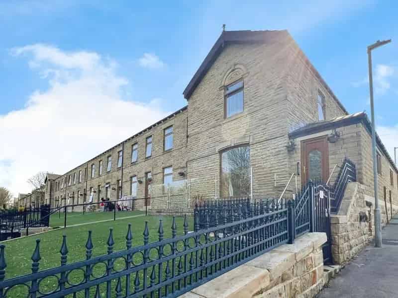 20 Bedroom End Terrace House Investment Opportunity