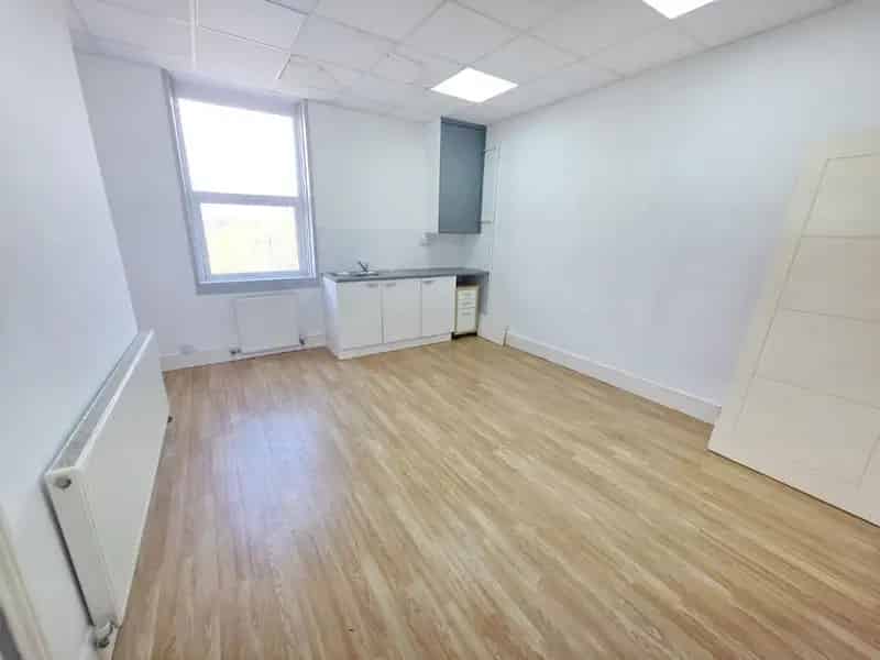 Shop with Flat Above Investment Opportunity 1 Bed Flat for Sale