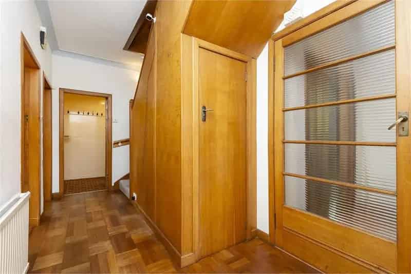 4 Bed House - Detached with 3 Reception Rooms