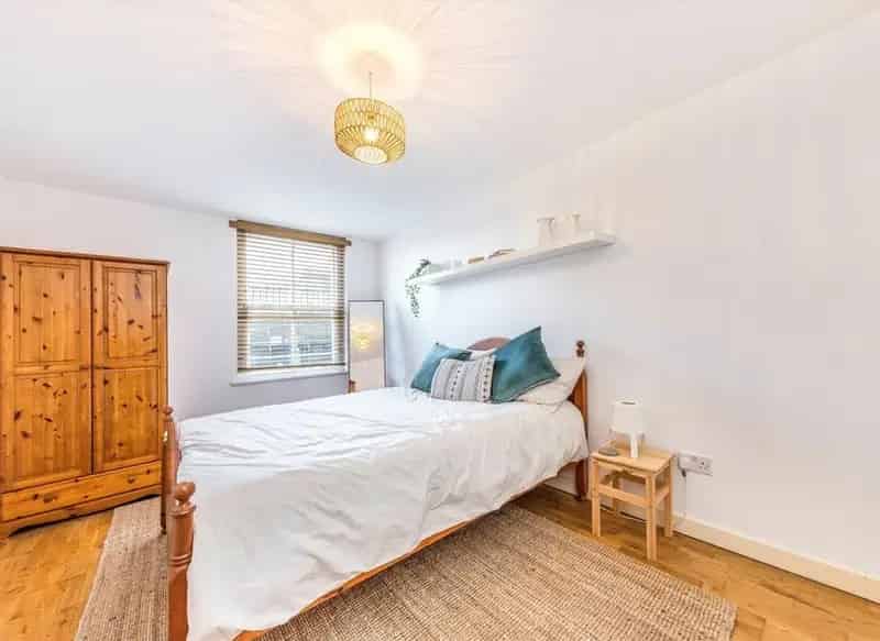 Flat For Sale , London, England