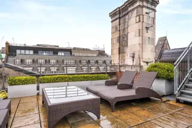 2 Bedroom Lateral Apartment Kingsway London WC2B